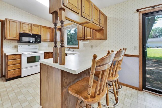 1003 S Holiday Drive, Waunakee, WI 53597
