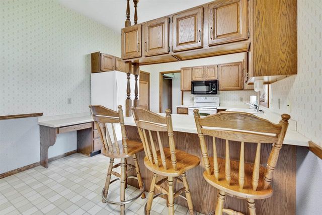 1003 S Holiday Drive, Waunakee, WI 53597