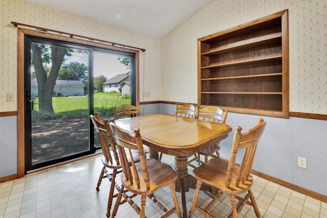 1003 S Holiday Drive, Waunakee, WI 53597