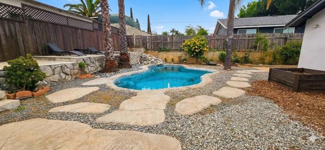 727 N Main Ave., Fallbrook, CA 92028