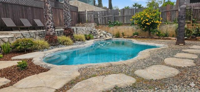 727 N Main Ave., Fallbrook, CA 92028