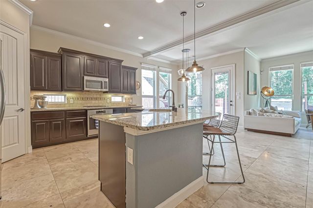 210 Hearthshire Circle, The Woodlands, TX 77354