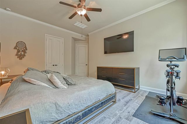 210 Hearthshire Circle, The Woodlands, TX 77354