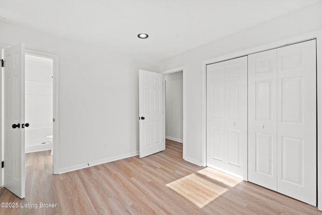 1274 Lipps Ln, Louisville, KY 40219