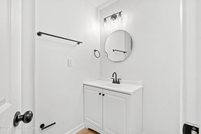 1274 Lipps Ln, Louisville, KY 40219