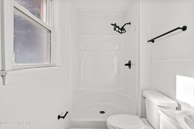 1274 Lipps Ln, Louisville, KY 40219