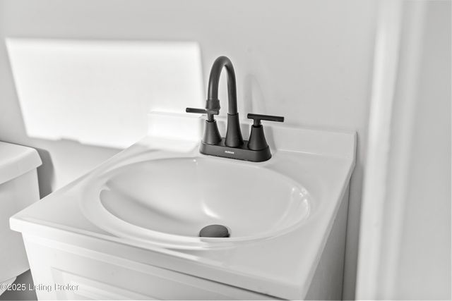 1274 Lipps Ln, Louisville, KY 40219