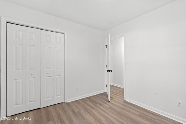 1274 Lipps Ln, Louisville, KY 40219