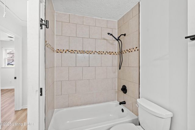 1274 Lipps Ln, Louisville, KY 40219