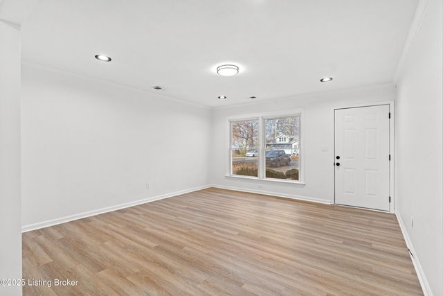 1274 Lipps Ln, Louisville, KY 40219