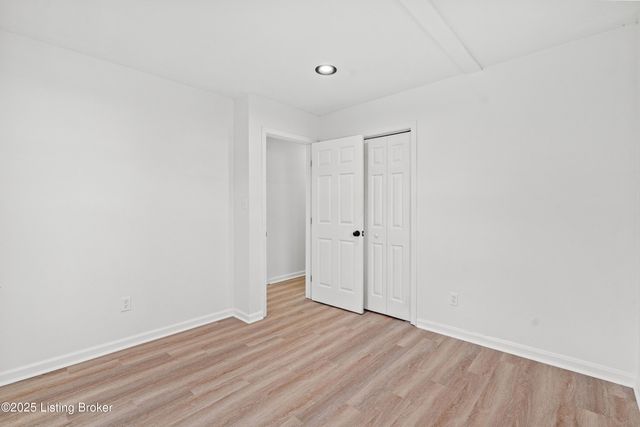 1274 Lipps Ln, Louisville, KY 40219