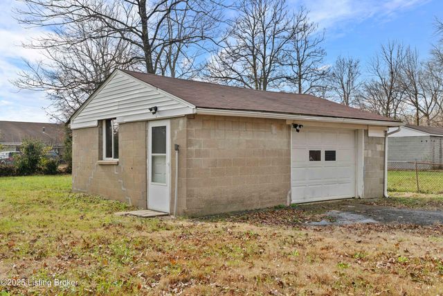 1274 Lipps Ln, Louisville, KY 40219