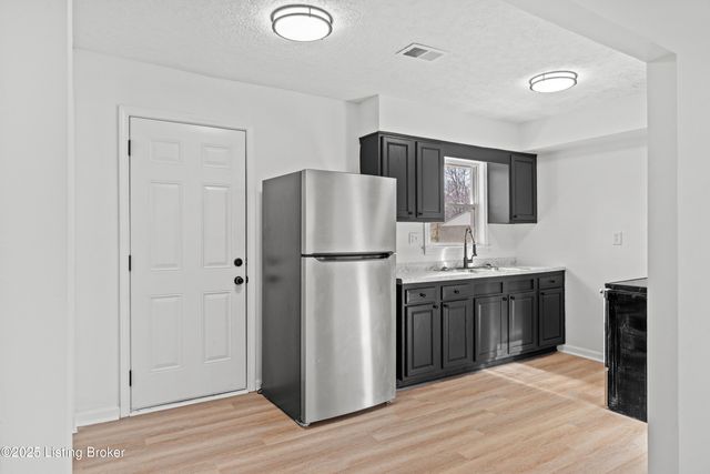 1274 Lipps Ln, Louisville, KY 40219