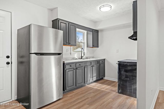 1274 Lipps Ln, Louisville, KY 40219