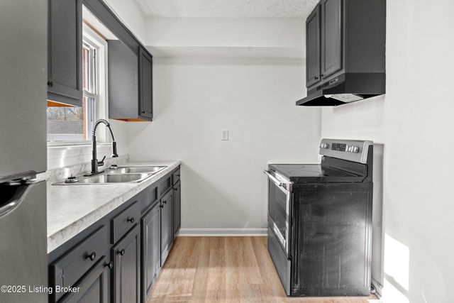 1274 Lipps Ln, Louisville, KY 40219