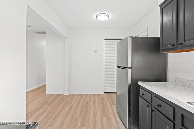 1274 Lipps Ln, Louisville, KY 40219