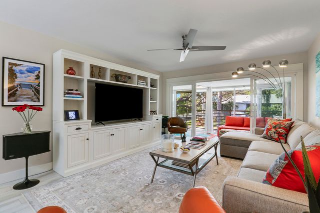 1 Garden Street 207, Tequesta, FL 33469