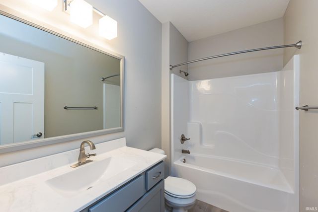 4208 W Thornwood Lane, Muncie, IN 47304