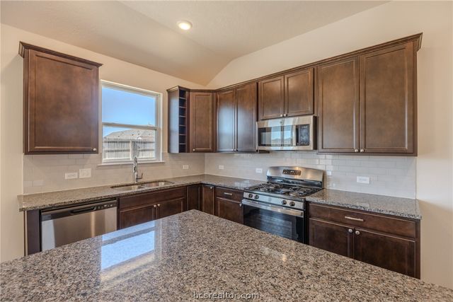 1012 Old Vine Road, Brenham, TX 77833