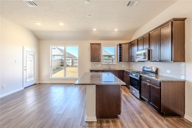 1012 Old Vine Road, Brenham, TX 77833