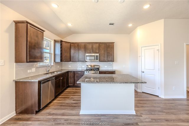 1012 Old Vine Road, Brenham, TX 77833