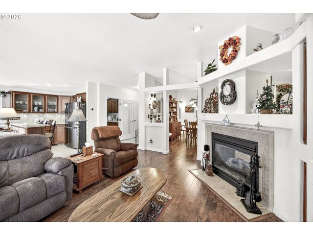 421 SHERWOOD Loop, Florence, OR 97439