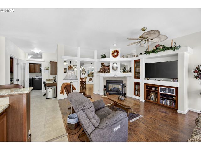 421 SHERWOOD Loop, Florence, OR 97439