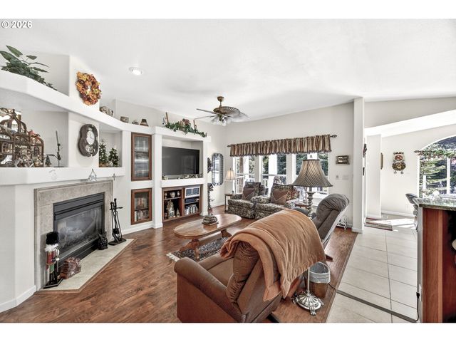 421 SHERWOOD Loop, Florence, OR 97439