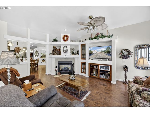 421 SHERWOOD Loop, Florence, OR 97439