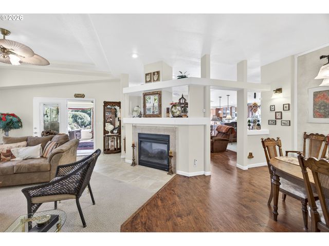 421 SHERWOOD Loop, Florence, OR 97439