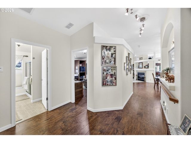 421 SHERWOOD Loop, Florence, OR 97439