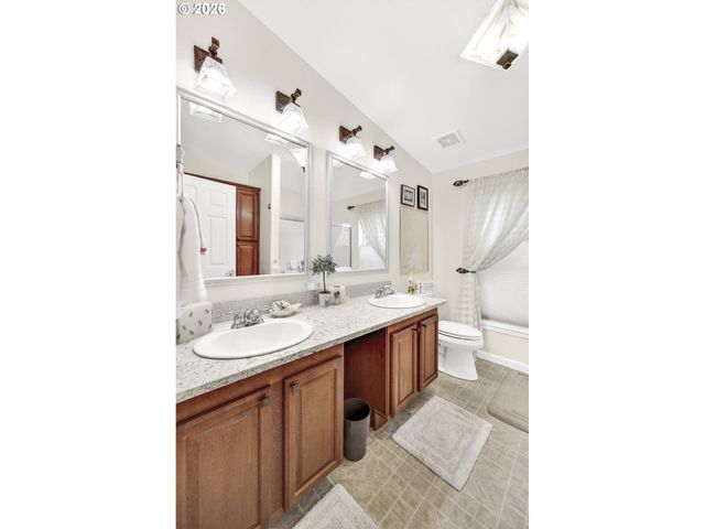 421 SHERWOOD Loop, Florence, OR 97439