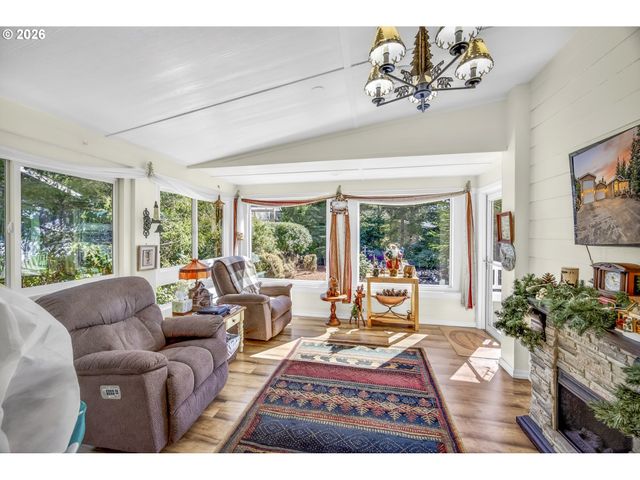 421 SHERWOOD Loop, Florence, OR 97439