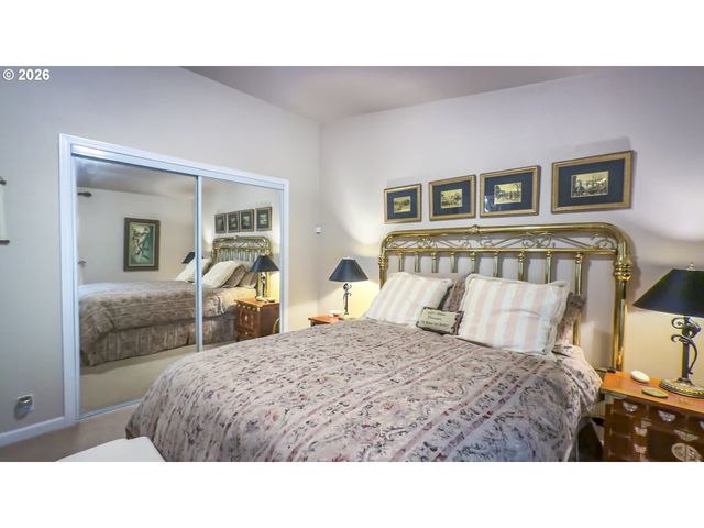 421 SHERWOOD Loop, Florence, OR 97439