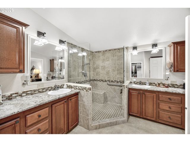 421 SHERWOOD Loop, Florence, OR 97439