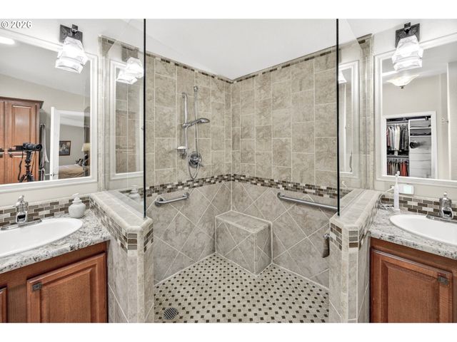 421 SHERWOOD Loop, Florence, OR 97439