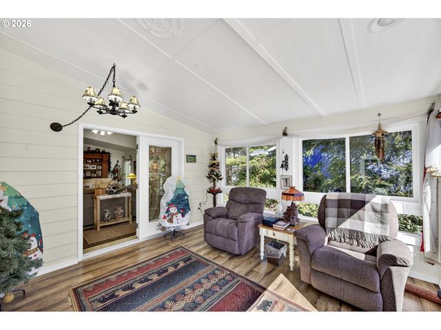 421 SHERWOOD Loop, Florence, OR 97439