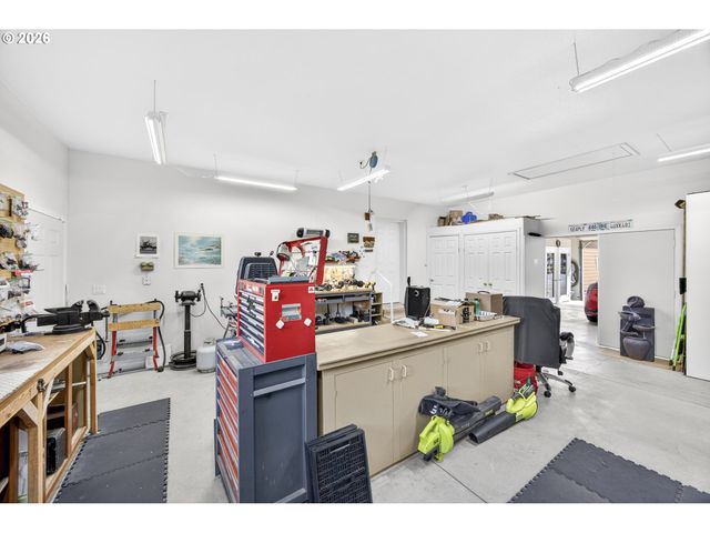 421 SHERWOOD Loop, Florence, OR 97439