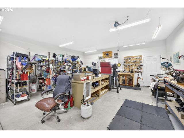 421 SHERWOOD Loop, Florence, OR 97439