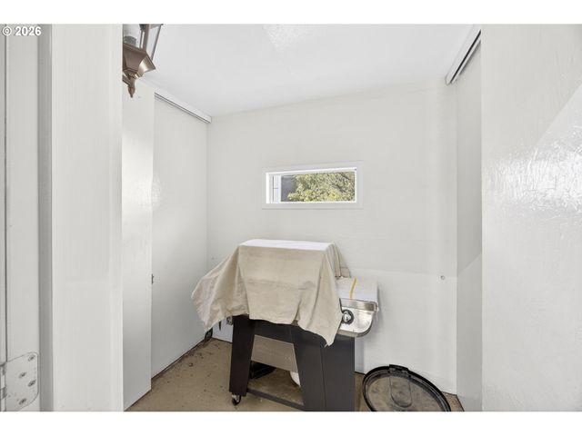 421 SHERWOOD Loop, Florence, OR 97439