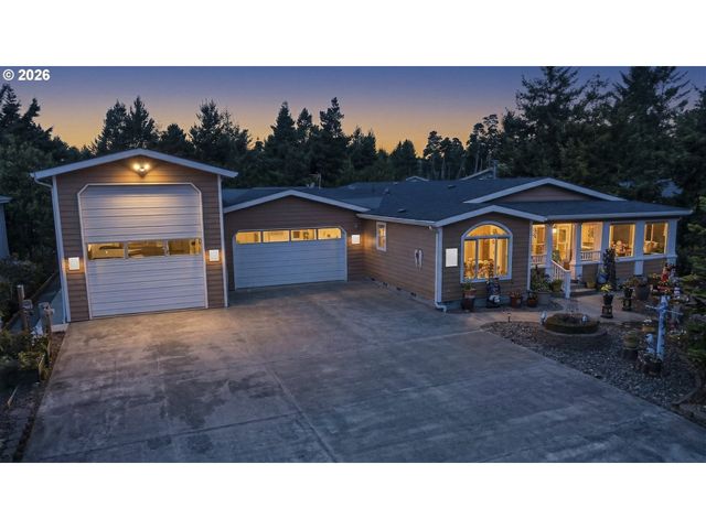 421 SHERWOOD Loop, Florence, OR 97439
