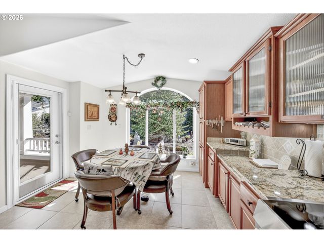 421 SHERWOOD Loop, Florence, OR 97439