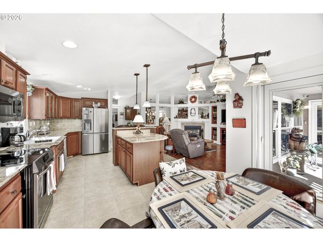 421 SHERWOOD Loop, Florence, OR 97439