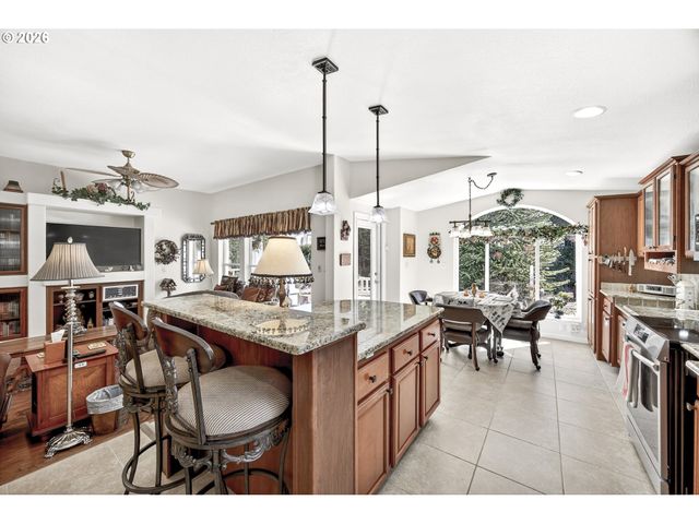 421 SHERWOOD Loop, Florence, OR 97439