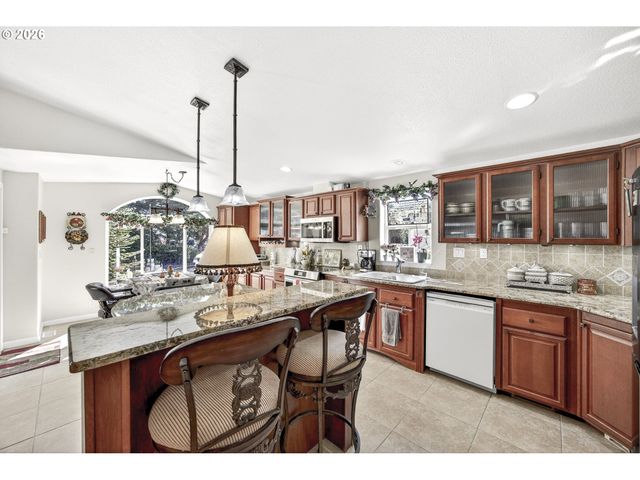 421 SHERWOOD Loop, Florence, OR 97439