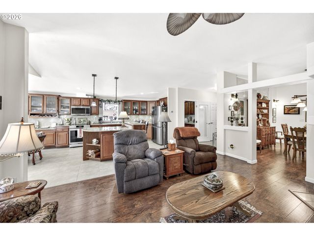 421 SHERWOOD Loop, Florence, OR 97439