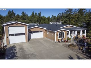 421 SHERWOOD Loop, Florence, OR 97439