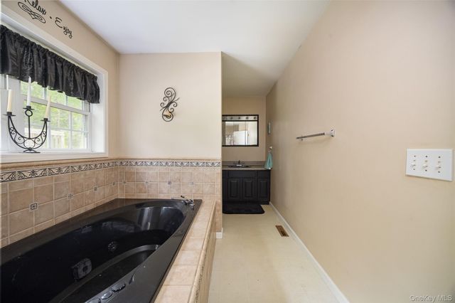 1763 County Route 19, Red Hook, NY 12571