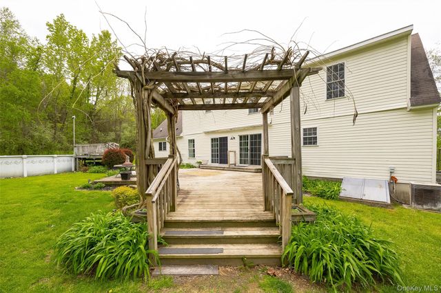 1763 County Route 19, Red Hook, NY 12571