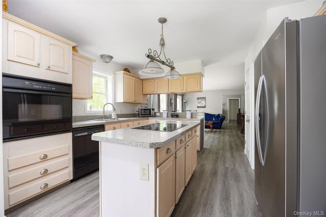 1763 County Route 19, Red Hook, NY 12571